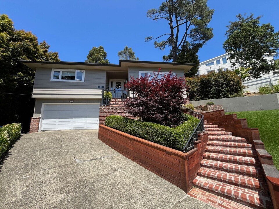 58 Bay Vista Dr in Mill Valley, CA - Building Photo
