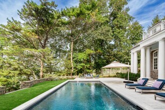 66 Ram Island Dr in Shelter Island, NY - Building Photo - Building Photo