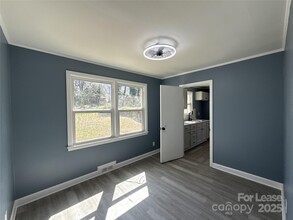 408 Fannie Cir in Charlotte, NC - Building Photo - Building Photo