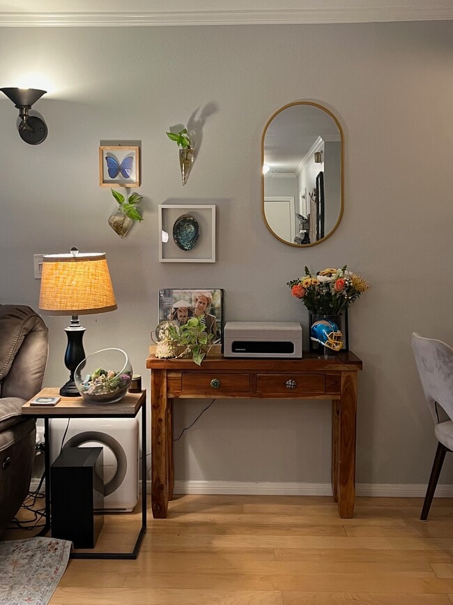 8163 Redlands St in Los Angeles, CA - Foto de edificio - Building Photo