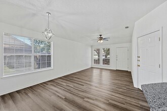 502 Rockmoor Dr, Unit B in Georgetown, TX - Building Photo - Building Photo