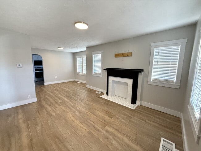 1102 E Mt Vernon St in Somerset, KY - Building Photo - Building Photo