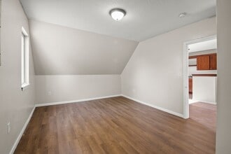 121 E North St in Warrensburg, MO - Building Photo - Building Photo