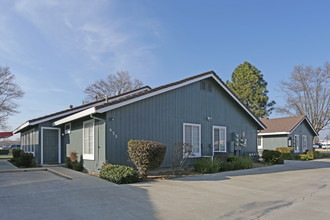 Westwood Apartments in Los Banos, CA - Building Photo - Building Photo