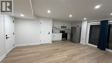 19 Pointer St in Cambridge, ON - Building Photo - Building Photo