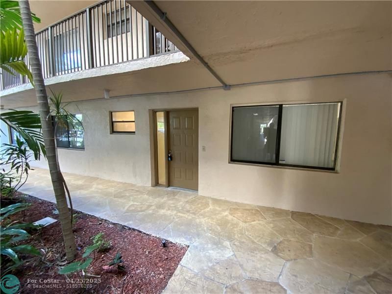8040 Hampton Blvd in North Lauderdale, FL - Building Photo