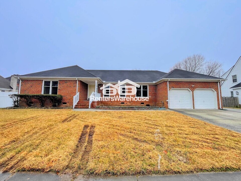 352 Peace Haven Dr in Norfolk, VA - Building Photo