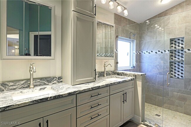 1579 Whispering Oaks Cir