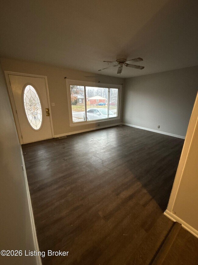 3823 Manner Dale Dr in Louisville, KY - Building Photo - Building Photo