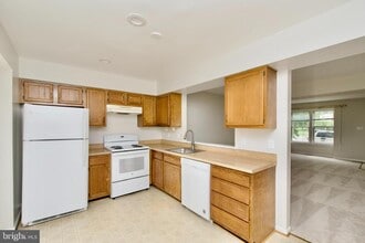 6643 Medinah Ln in Alexandria, VA - Building Photo - Building Photo