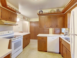 13300 W Sunny View Dr in New Berlin, WI - Building Photo - Building Photo