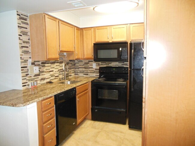 744 Executive Center Dr in West Palm Beach, FL - Building Photo - Building Photo