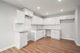 8122 Sterlingshire St in Houston, TX - Building Photo - Building Photo