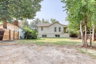 911 4th St in Golden, CO - Building Photo