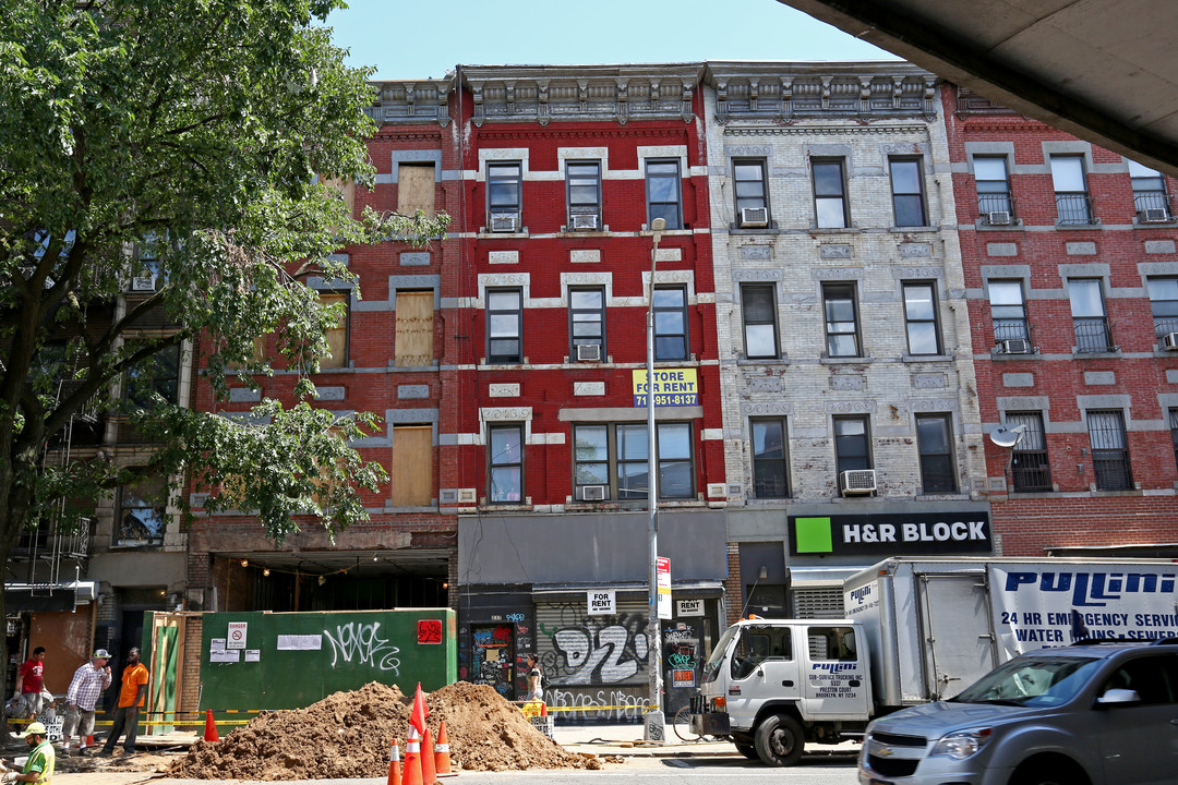 237 S 4th St in Brooklyn, NY - Building Photo