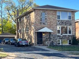 230 Prospect Ave, Unit Garden Appt in Itasca, IL - Building Photo