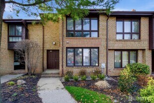 172 Nathan Dr in North Brunswick, NJ - Building Photo