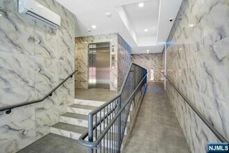 545 39th St, Unit 406 in Union City, NJ - Building Photo - Building Photo