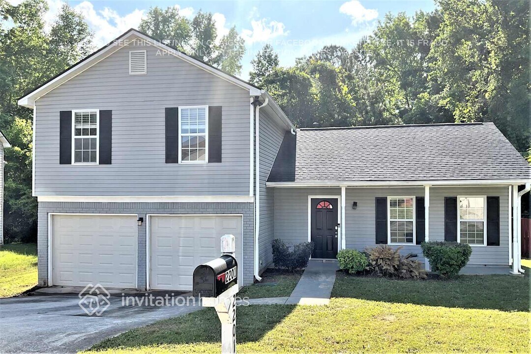 2201 Clayton Ridge in Lithonia, GA - Foto de edificio