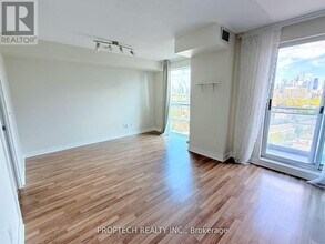 80 Western Battery Rd in Toronto, ON - Building Photo - Building Photo