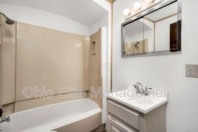 890 Studer Ave in Columbus, OH - Building Photo - Building Photo