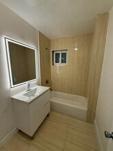 2336 NW 35th St in Miami, FL - Building Photo - Building Photo