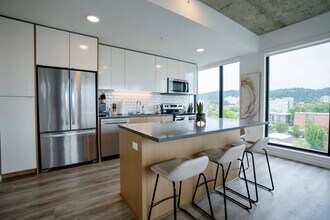 1470 NW Glisan St in Portland, OR - Building Photo - Building Photo