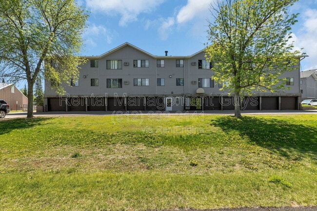 131 Cedar St E in St. Joseph, MN - Building Photo - Building Photo