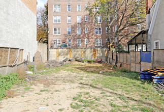 6717 Austin St in Flushing, NY - Building Photo - Building Photo