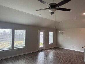 5017 Evergreen Dr in La Marque, TX - Foto de edificio - Building Photo