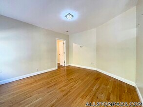 18 Holmes St in Boston, MA - Building Photo - Building Photo