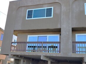 1001 Seal Way, Unit Two in Seal Beach, CA - Building Photo - Building Photo