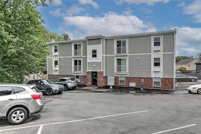 855 Providence St in West Warwick, RI - Building Photo - Building Photo