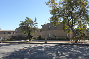 Rowena Avenue Apartments in Los Angeles