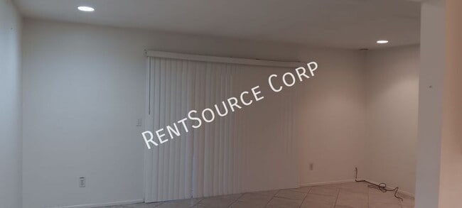 304 Grove Ct in Barstow, CA - Building Photo - Building Photo
