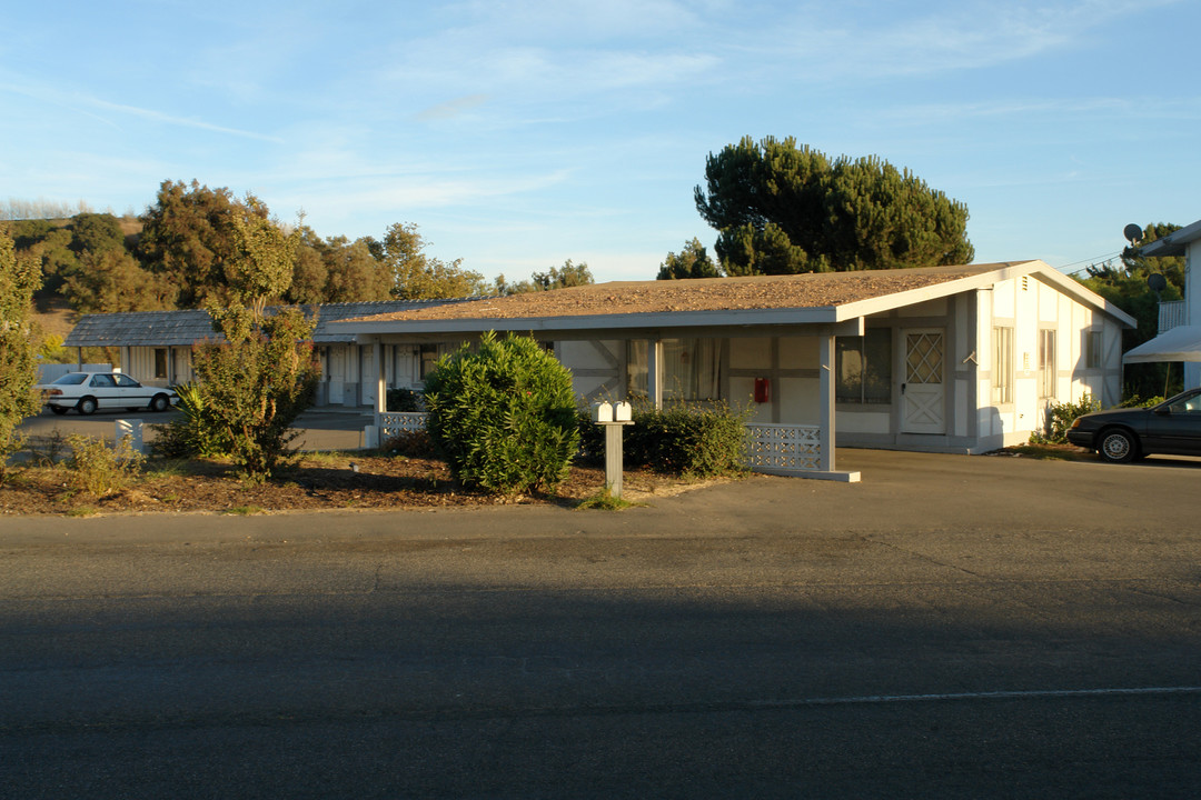 590 Avenue Of The Flags in Buellton, CA - Building Photo