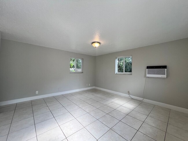 1304 NW 6th Ave in Fort Lauderdale, FL - Building Photo - Building Photo
