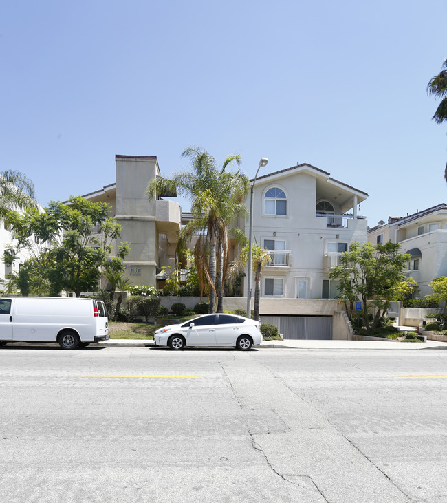 616 N Jackson St in Glendale, CA - Foto de edificio - Building Photo