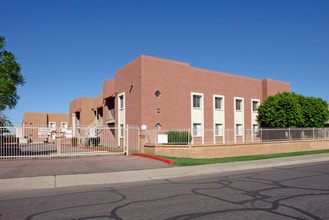 Autumn Park Condominium in Phoenix, AZ - Foto de edificio - Building Photo