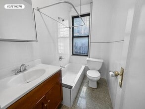 155 E 52nd St in New York, NY - Building Photo - Building Photo