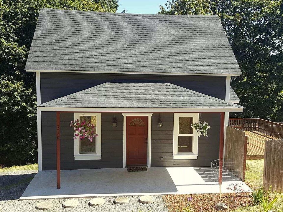 378 SW 4th St in Clatskanie, OR - Building Photo