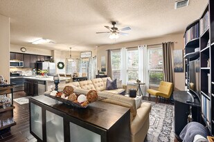 7222 Sunny Day in San Antonio, TX - Building Photo