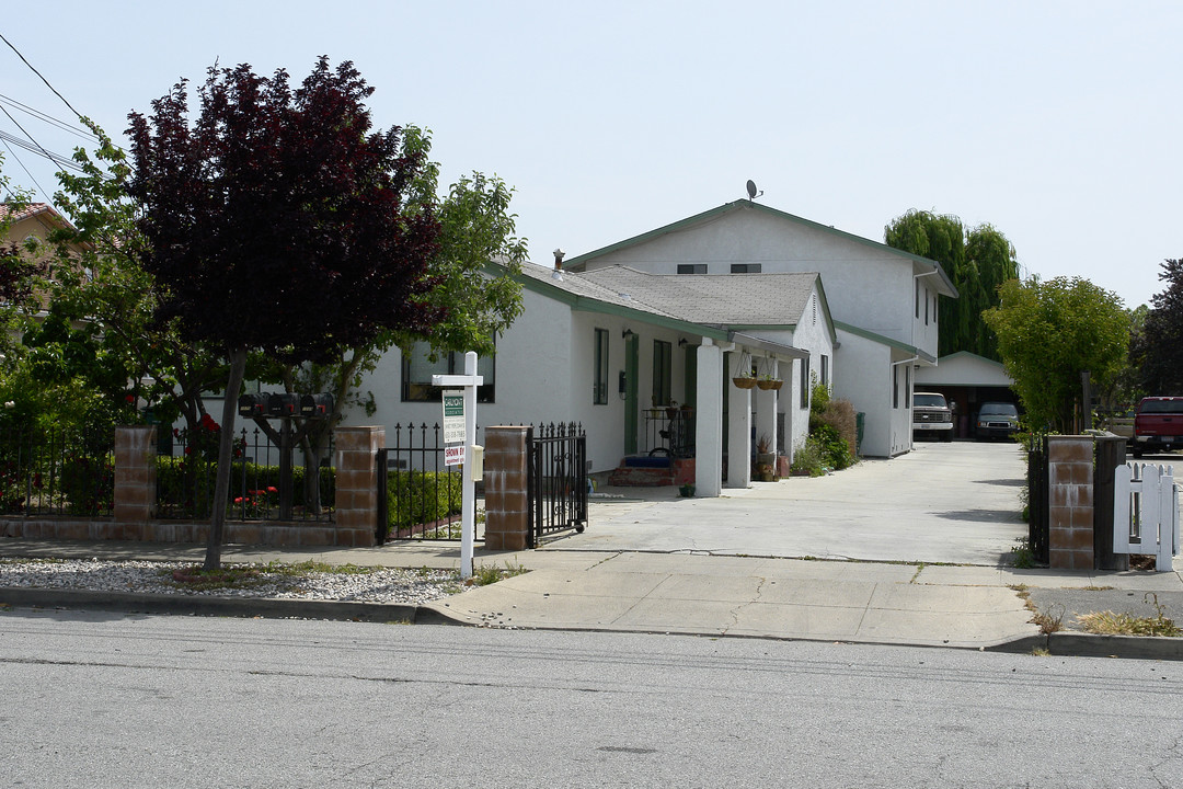 1068 Haven Ave in Redwood City, CA - Building Photo