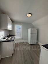 111 Center Ave in Aurora, IL - Foto de edificio - Building Photo