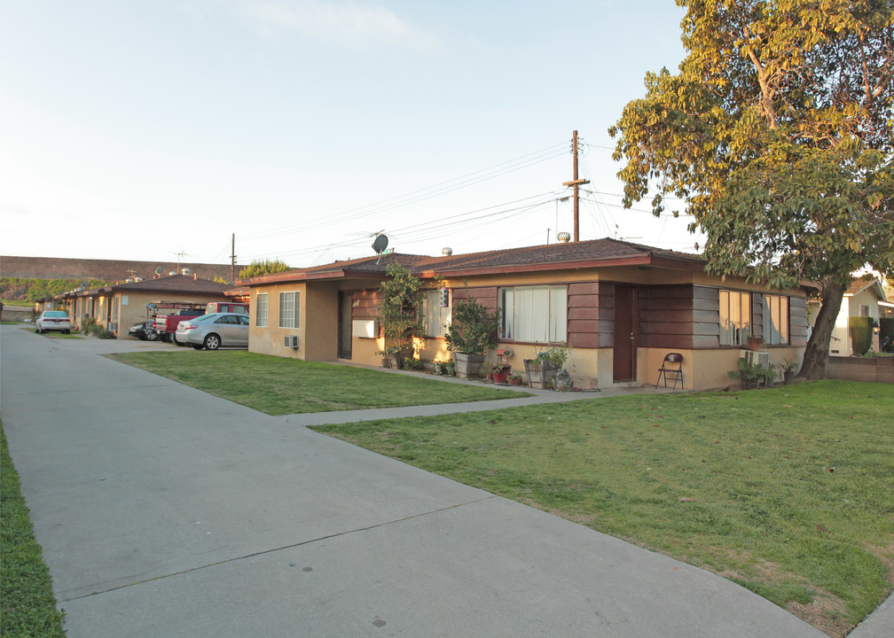 9430 Park St in Bellflower, CA - Building Photo