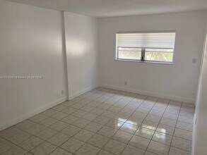 1701 Washington St, Unit 201 in Hollywood, FL - Building Photo - Building Photo