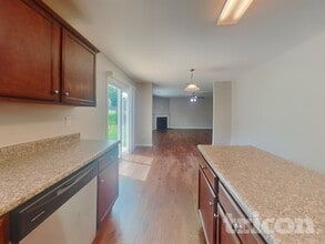 104 Shadow Woods Rd in Statesville, NC - Foto de edificio - Building Photo