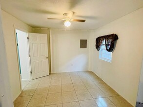 812 Doner Rd in Laredo, TX - Building Photo - Building Photo