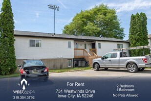 731 Westwinds Dr in Iowa City, IA - Building Photo
