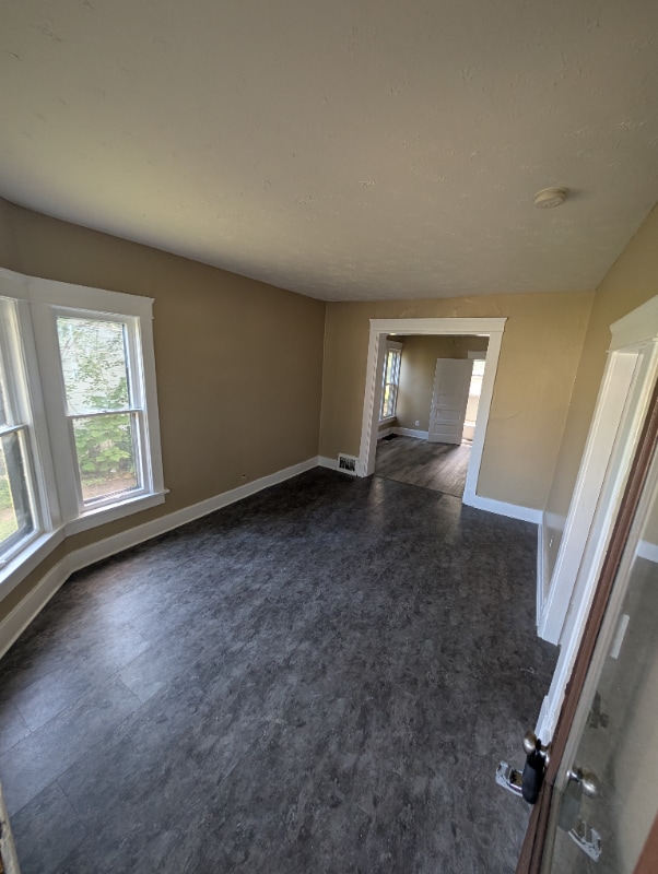 1019 W 10th St